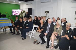 Awe Aruba ta dispidi di su prome premier Henny Eman 
