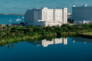 The St. Regis Aruba Resort a celebra su apertura!     