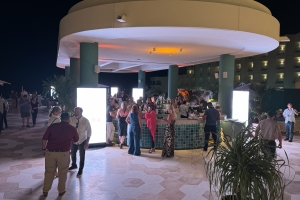 Rooftop bar ZIMA na Joia Aruba by Iberostar a celebra su apertura