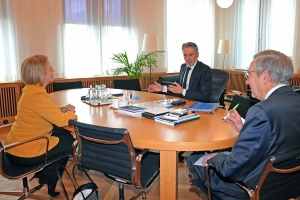 Premier Wever-Croes a reuni cu Premier hulandes riba maneho financiero di Aruba