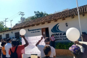 Famianan di esnan perdi riba laman cerca di Corsou, a protesta na Coro pa continua cu e buskeda 