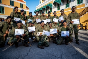 Seis Arubiano entre 15 di Caribe a gradua pa soldad di Caribe Hulandes  
