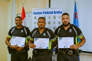 A honra 3 polis pa a logra de-escala situacion peligroso durante Jouvert Morning