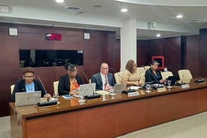 Gobierno di St Maarten ta evaluando impuesto riba tip den F&B