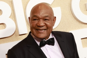E leyenda di boxeo George Foreman (76) a fayece