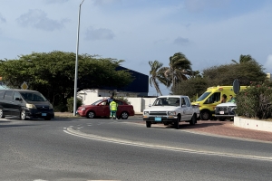 Falta di preferencia a causa accidente na rotonde na FCCA awe mainta