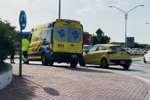 Falta di preferencia a causa accidente na rotonde na FCCA awe mainta