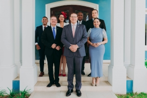 Gobernador a huramenta gobierno nobo di Aruba    