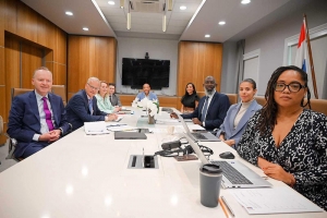 Na Corsou, secretario di estado Hulandes sr. Szabó a bishita Conseho di Minister   
