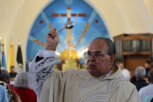 Pastoor Jairo Maduro: Nos ta perde un Papa cu a sa di trese iglesia hopi mas cerca na pueblo di Dios
