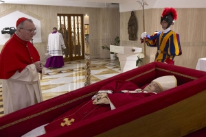 Entiero di Papa Francisco ta diasabra awor  