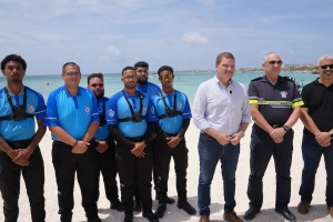 Gobierno a reconoce trabou di polis durante fin di siman di campamento