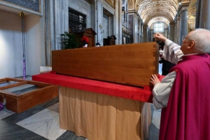 ‘Papa di pueblo’ Francisco dera despues di misa di entiero na Ciudad Vaticano