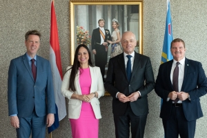 Raportahe fotografico di e bishita di Eerste y Tweede Kamer na Conseho di Minister di Aruba