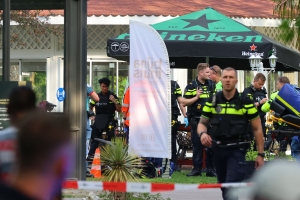 Homber tira mata riba terasa di hotel na Rijswijk, Hulanda   