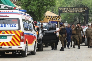 India ta lansa atakenan riba Pakistan, ‘decenas a muri den enfrentamentonan na frontera’