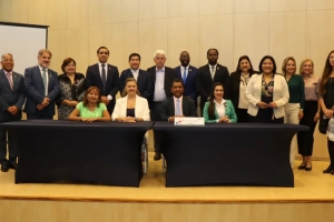 Parlatino ta atende cambionan den educacion, salud y demografico den e region
