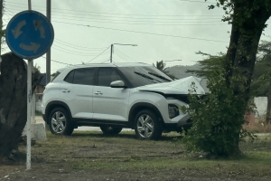 Den 4 dia, dos diferente auto ta ‘crash’ riba rotonde di Tarabana