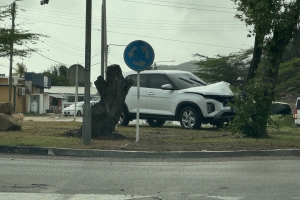 Den 4 dia, dos diferente auto ta ‘crash’ riba rotonde di Tarabana