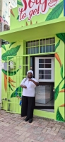 Mama di Xander Bogaerts, Sandra Brown, a habri negoshi di bende sopi na San Nicolas 