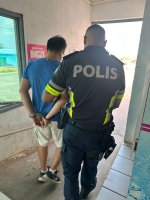 Polis a detene doño di supermercado chines, pa a cumpra productonan horta y bende esaki 
