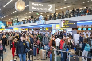 Gastonan mas haltu na Schiphol tambe por afecta biaheronan di Aruba, Bonaire y Corsou