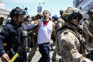 Toque de queda den partinan di sentro di Los Angeles pa motibo di sakeo y vandalismo