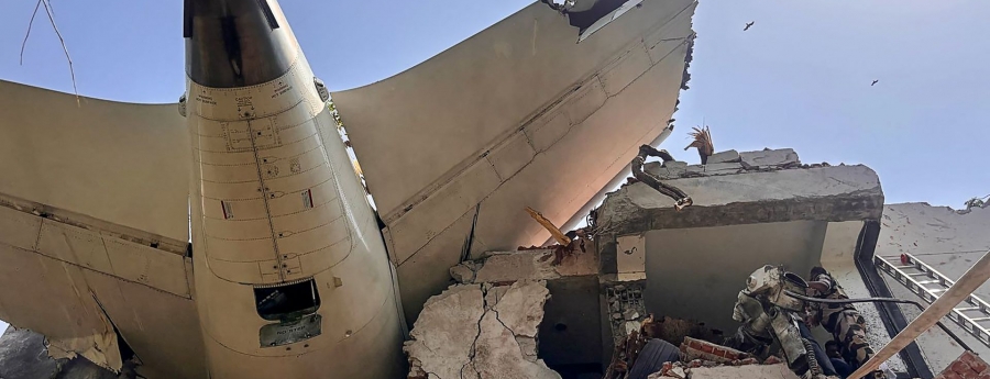 Avion a cay banda di aeropuerto di India, tur 242 persona ta kere morto
