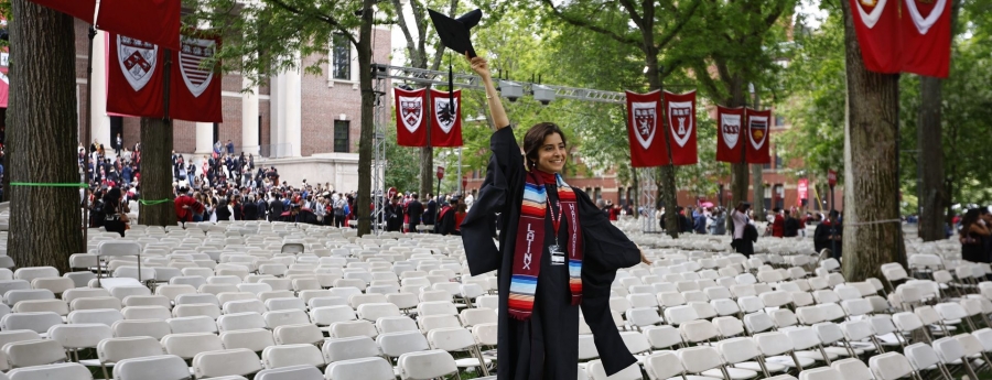 Merca ta reanuda e programa di visa di studiante, pero ta rekerí medionan social publico