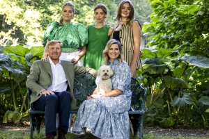 Famia Real a saca potret den sombra, debi na e ola di calor na Hulanda 