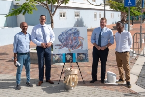 Eman: Obra di arte Soldachi na Plaza Comercio lo rindo homenahe na historia di Lagoen