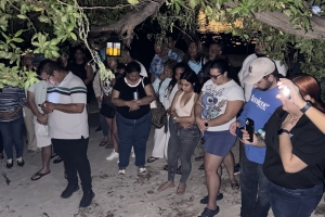Grupo grandi di piscador y amigo a bin hunto pa reza pa piscadornan perdi