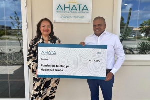 AHATA cu donacion na Telefon pa Hubentud pa yuda e fundacion cu su operacion vital