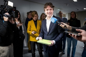 Segun encuesta, partido hulandes PVV ta keda partido mas grandi, y CDA ta yega VVD 