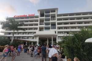 Daño di awa na Corsou ta paralisa cambernan di hotel Mangrove Corendon temporalmente