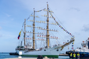 'Buque' ARC Gloria ricibi ayera na Aruba cu ceremonia special  