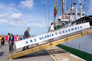 'Buque' ARC Gloria ricibi ayera na Aruba cu ceremonia special  