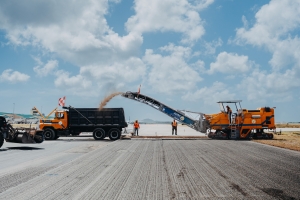 Aeropuerto di Aruba ta rehabilitando e taxiway (pista)  ‘Golf’
