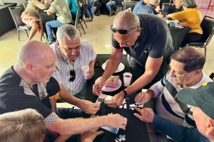 Fundacion Balorando Polis Pensiona a tene un Fun Lunch Gathering
