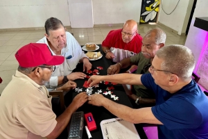 Fundacion Balorando Polis Pensiona a tene un Fun Lunch Gathering