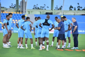Seleccion di Corsou a practica ayera den Stadion Ergilio Hato