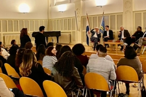 ArubaHuis a organisa Politiek Café den cuadro di eleccion di Tweede Kamer