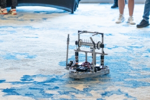  COA a ricibi bishita di hobennan cu lo participa den e campeonato mundial di Robotics