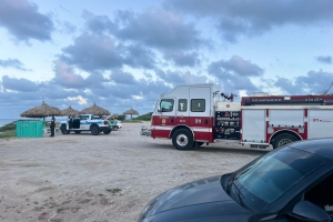Hoben ta fayece den un auto cu a drenta laman na Malmok