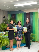 Denise de Jongh-Rekwest a lansa otro buki pa mucha na Aruba  