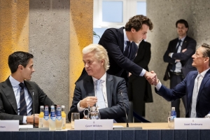 Formacion pa un gabinete nobo hulandes a cuminsa  