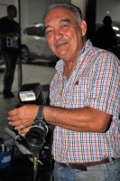 Colega di prensa, specialisa pa deporte Hubert Thiel a bay sosega 