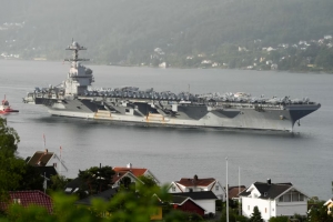 E portavion mas grandi di mundo cu 4 mil militar, ta cla pa actua den Caribe!  