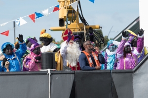 Sinterklaas y su Pietnan a yega Aruba diadomingo y hinca minister den saco 