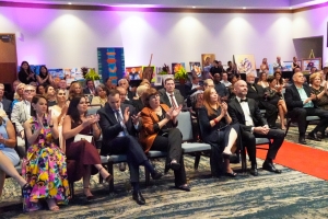Anochi di beneficio festivo pa renovacion di Cas di Cultura ta uni Aruba cu Hulanda